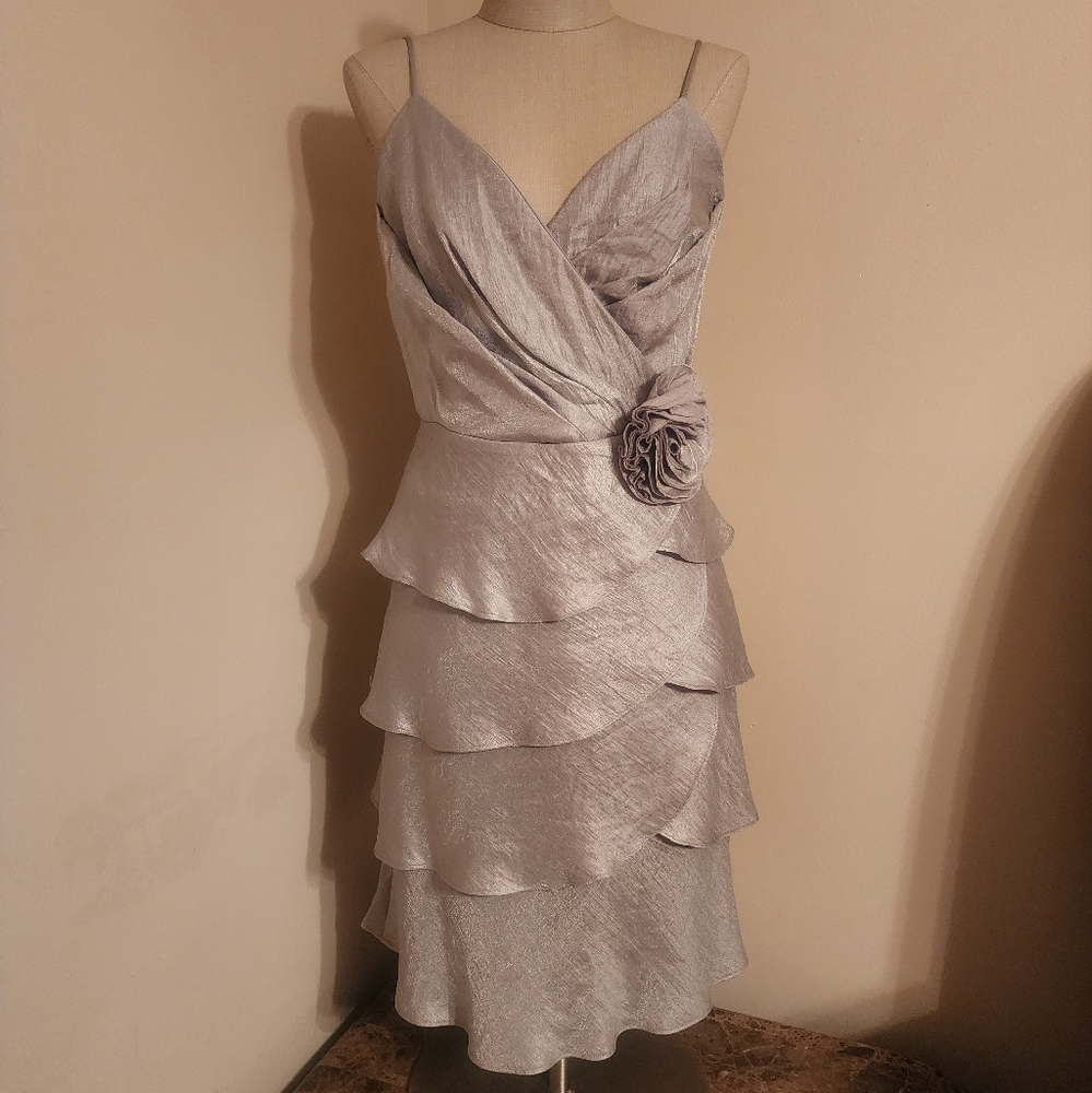 London Times - Vintage Elegant Silver Layered Dress. Sz 8. EUC! - Picture 1 of 4